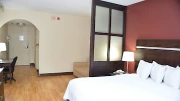 Premium bedding, desk, iron/ironing board, free WiFi