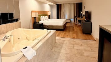 Jacuzzi w/ hot tub | Individually furnished, desk, blackout drapes, iron/ironing board