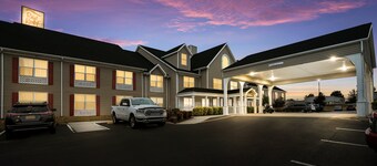 Red Roof Inn & Suites Knoxville East