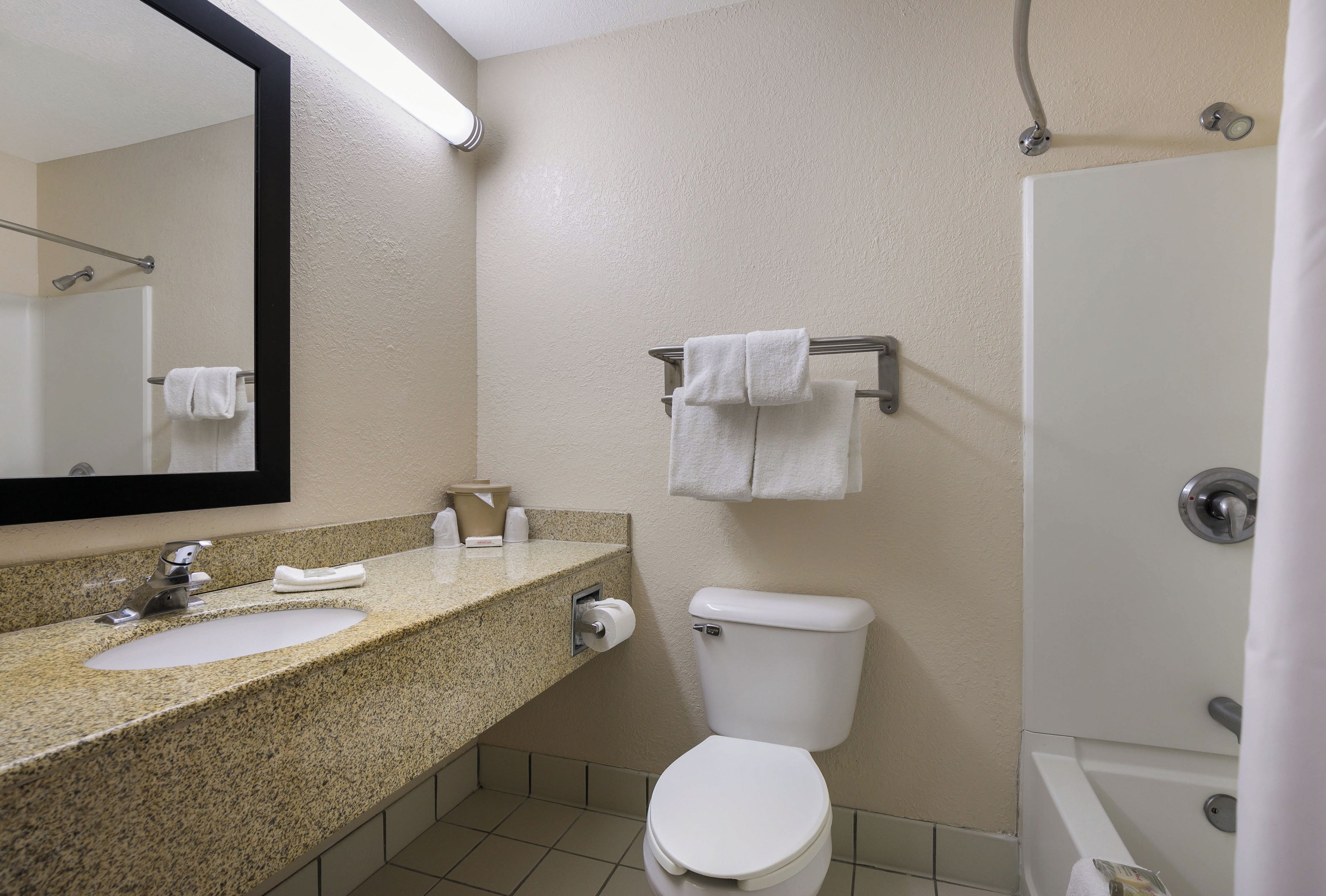 Photo - Red Roof Inn & Suites Knoxville East