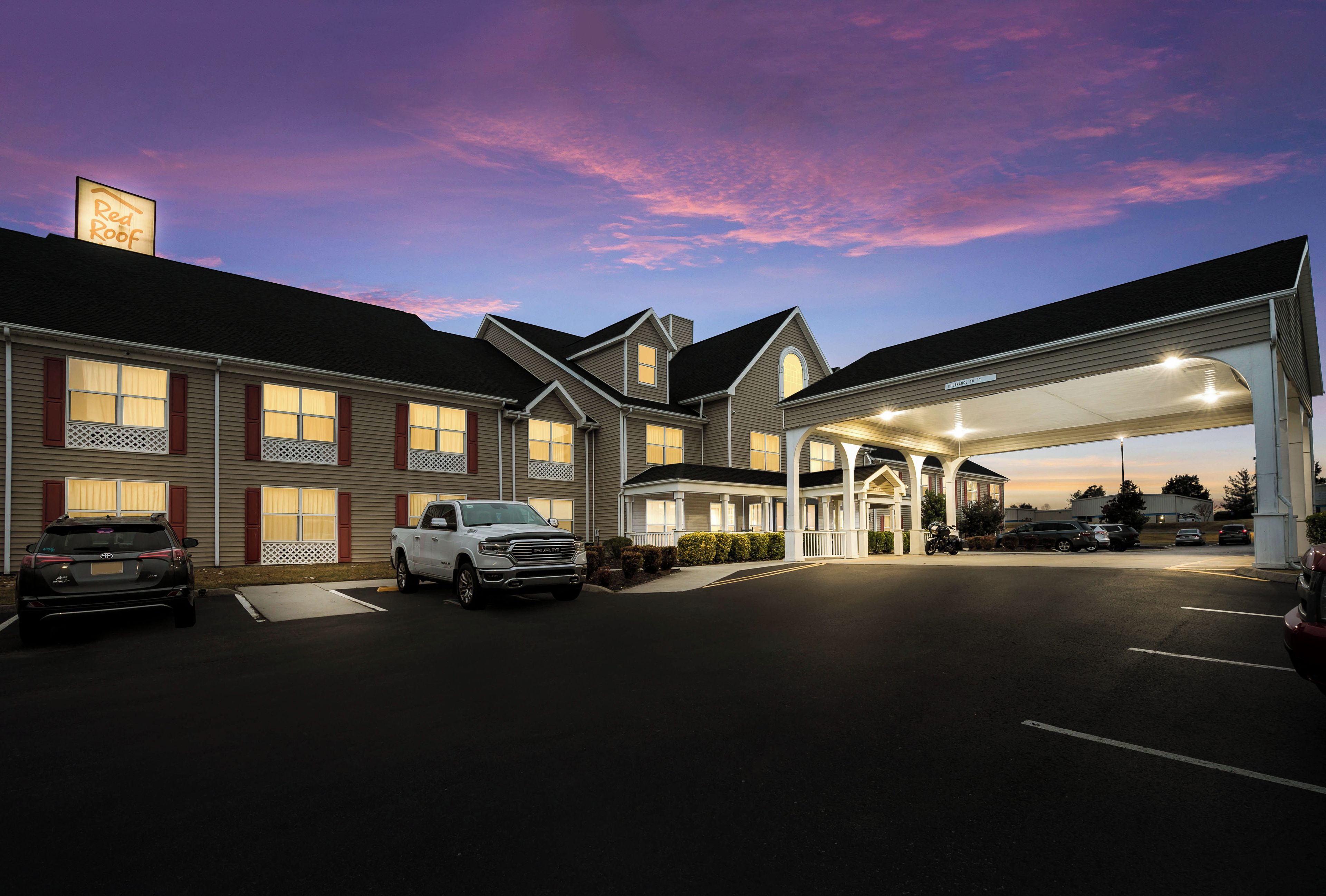 Photo - Red Roof Inn & Suites Knoxville East