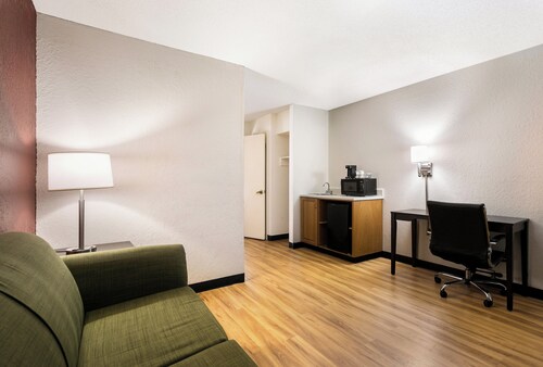 Red Roof Inn & Suites Knoxville East