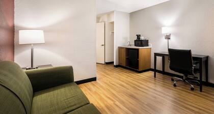 Red Roof Inn & Suites Knoxville East