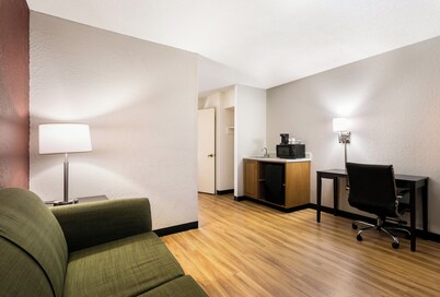Red Roof Inn & Suites Knoxville East