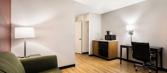 Red Roof Inn & Suites Knoxville East