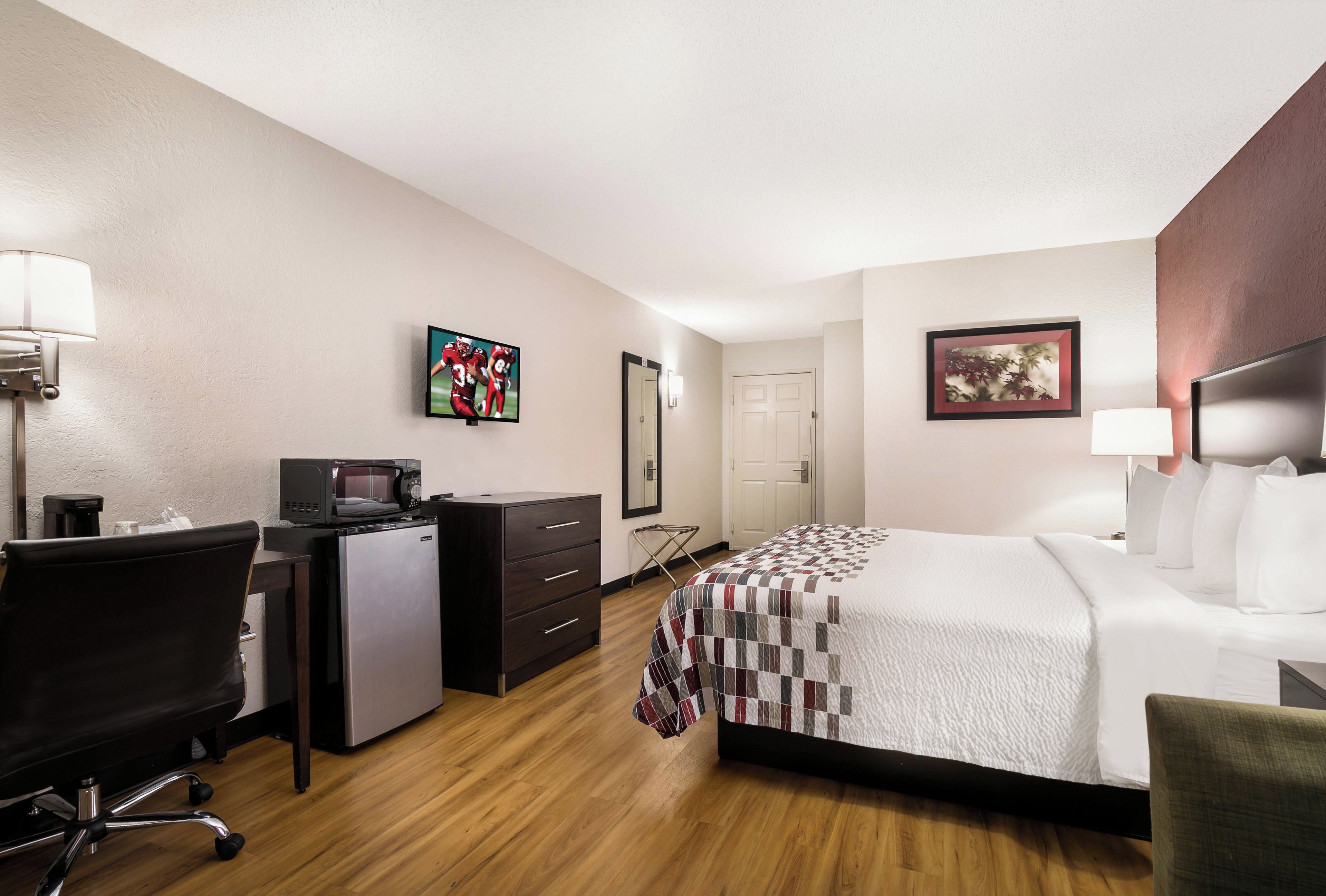 Superior Room, 1 King Bed, Non Smoking | Blackout drapes, iron/ironing board, WiFi (free), bed sheets