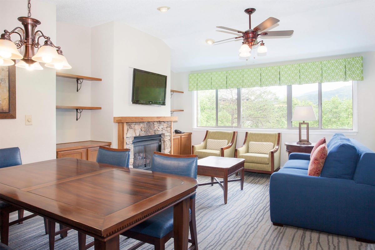 TV LCD 40-inch có truyền hình vệ tinh