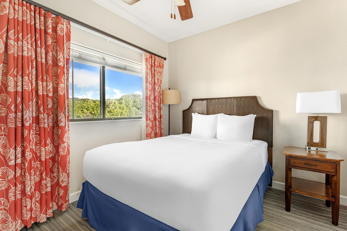 Premium bedding, in-room safe, iron/ironing board, free WiFi