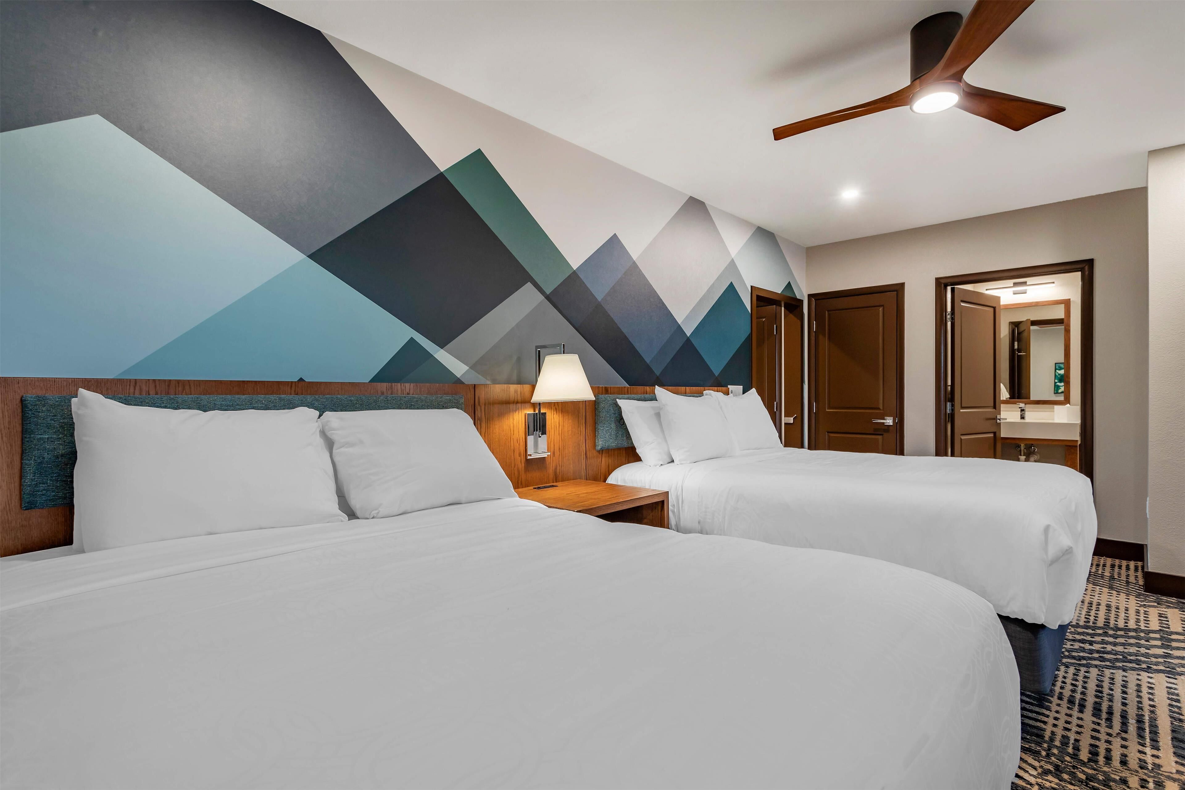 3 BEDROOM 2 KING 2 QUEEN PRESIDENTIAL SUITE | Premium bedding, in-room safe, iron/ironing board, free WiFi