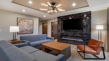 3 BEDROOM 2 KING 2 QUEEN PRESIDENTIAL SUITE | Living area | 40-inch LCD TV with satellite channels