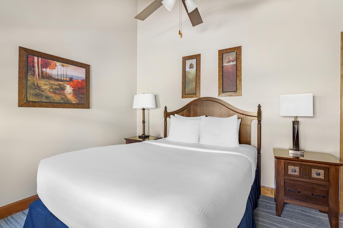 Premium bedding, in-room safe, iron/ironing board, free WiFi