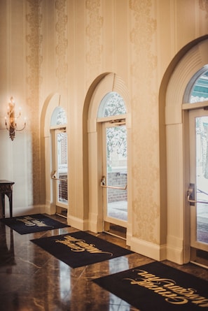 Interior entrance - General Morgan Inn (Greeneville)