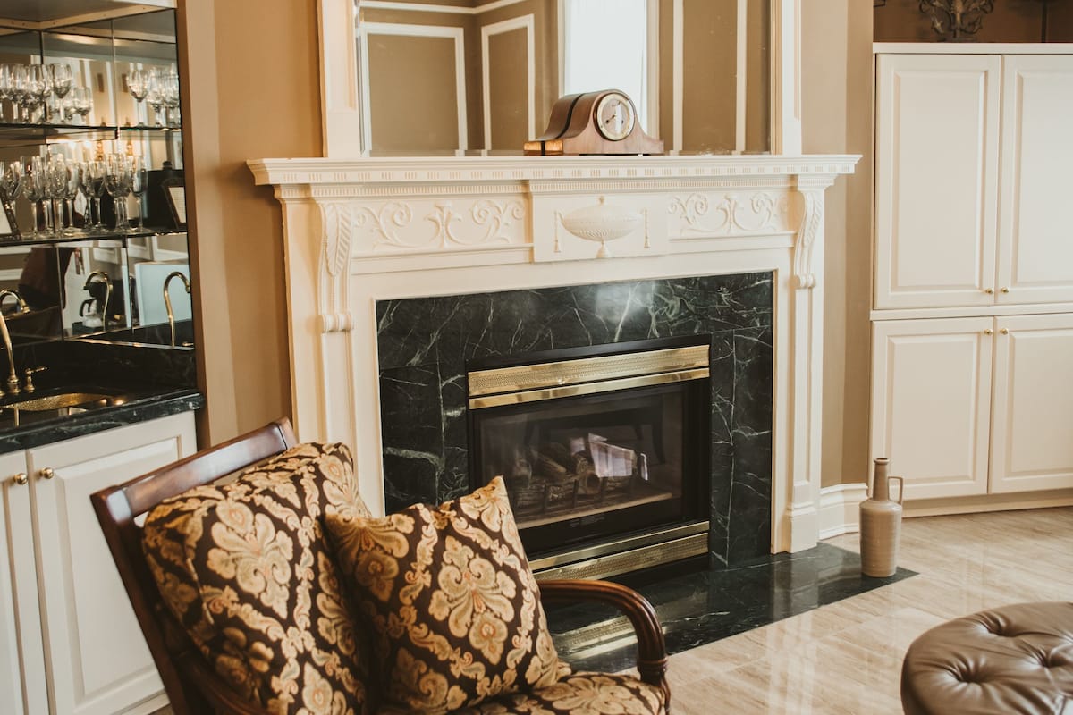 honeymoon suite (morgan) | premium bedding, desk, iron/ironing board, free wifi