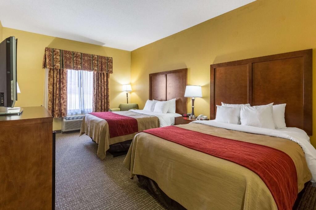 Premium bedding, in-room safe, desk, iron/ironing board