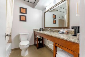 Standard Room, 1 King Bed, Non Smoking | Premium bedding, in-room safe, desk, iron/ironing board - Comfort Inn Brownsville I-40 (Brownsville)