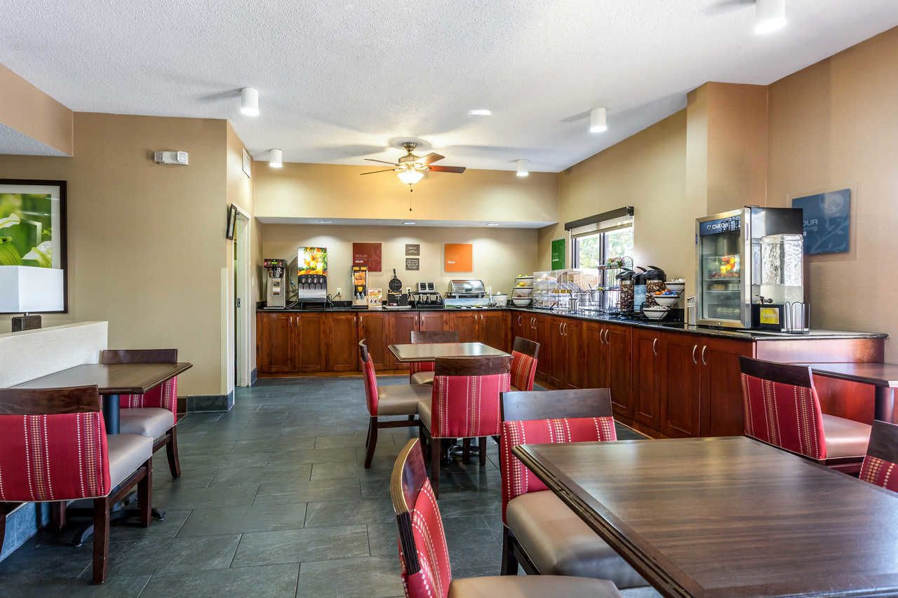 free buffet breakfast