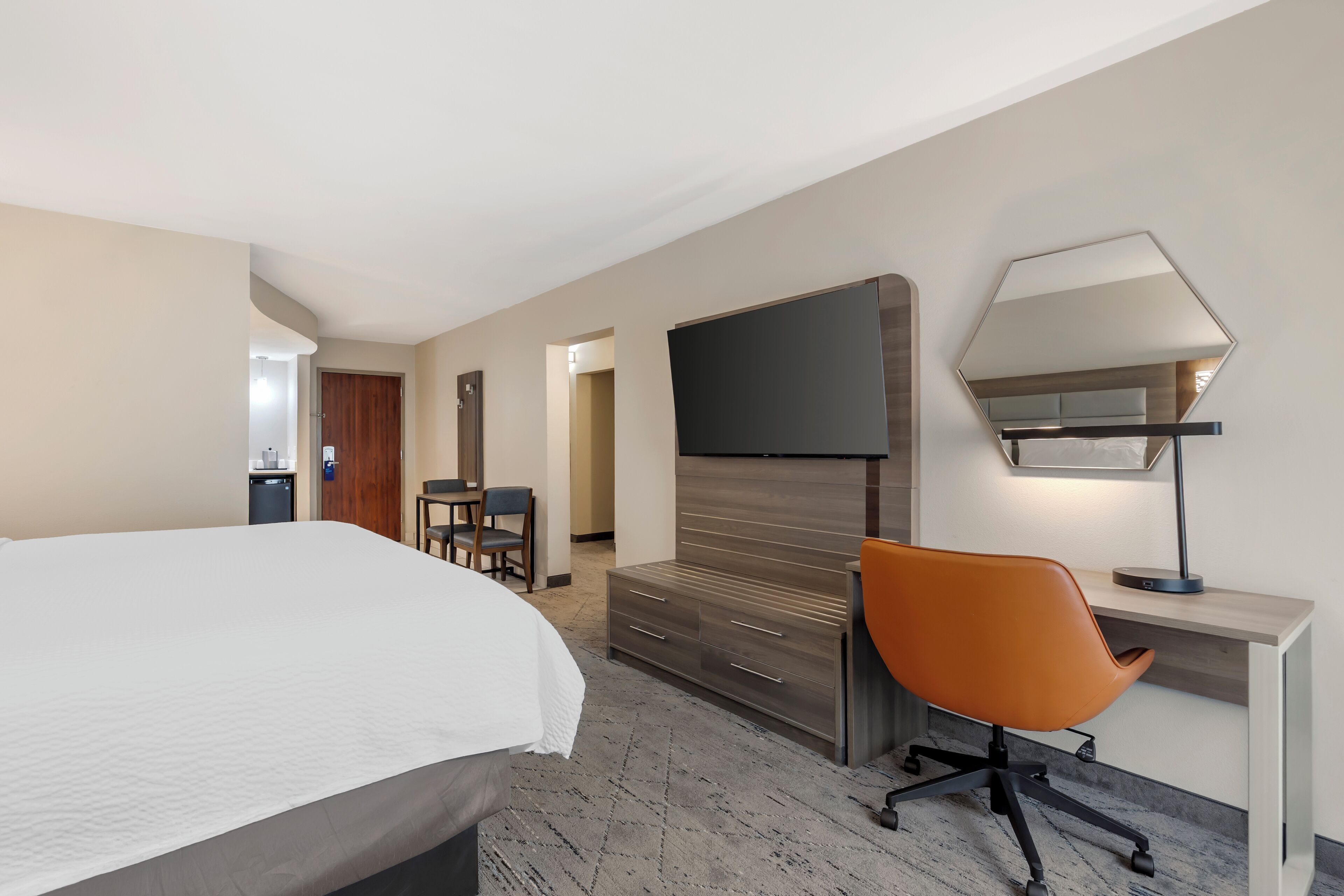 スイート キングベッド 1 台ソファーベッド付き (1 King Bed, Living Area) | セーフティボックス (室内)、デスク、ノートパソコン用作業スペース、遮光カーテン
