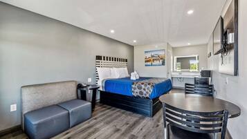 Muebles diferentes, cortinas blackout, wifi gratis y ropa de cama