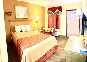 Desk, iron/ironing board, free WiFi, bed sheets - Rodeway Inn Goodlettsville South (Goodlettsville)