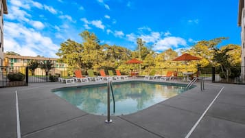 Sesongbasert utendørsbasseng