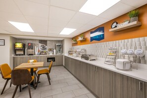 Free daily self-serve breakfast - Clarion Pointe Sevierville-Pigeon Forge (Sevierville)