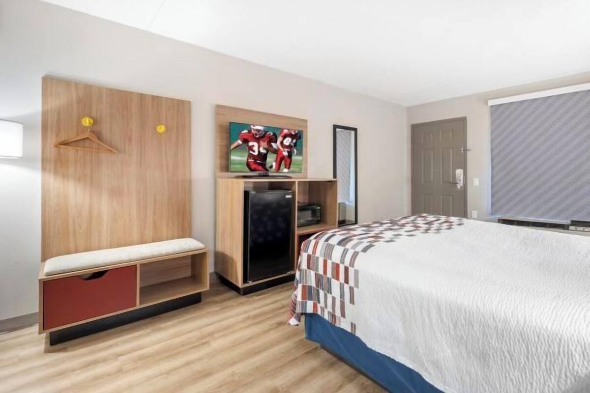 Desk, laptop workspace, blackout drapes, free WiFi