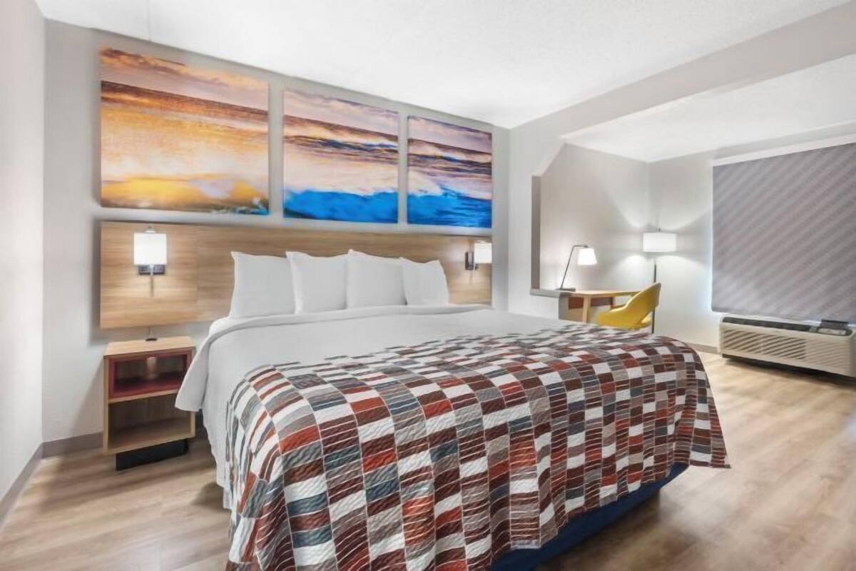 Desk, laptop workspace, blackout drapes, free WiFi