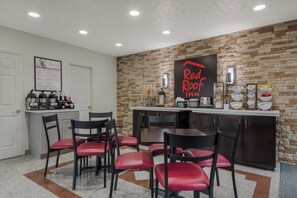 Breakfast area - Red Roof Inn Crossville (Crossville)