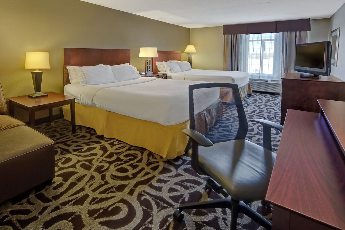 Down duvets, in-room safe, desk, blackout curtains