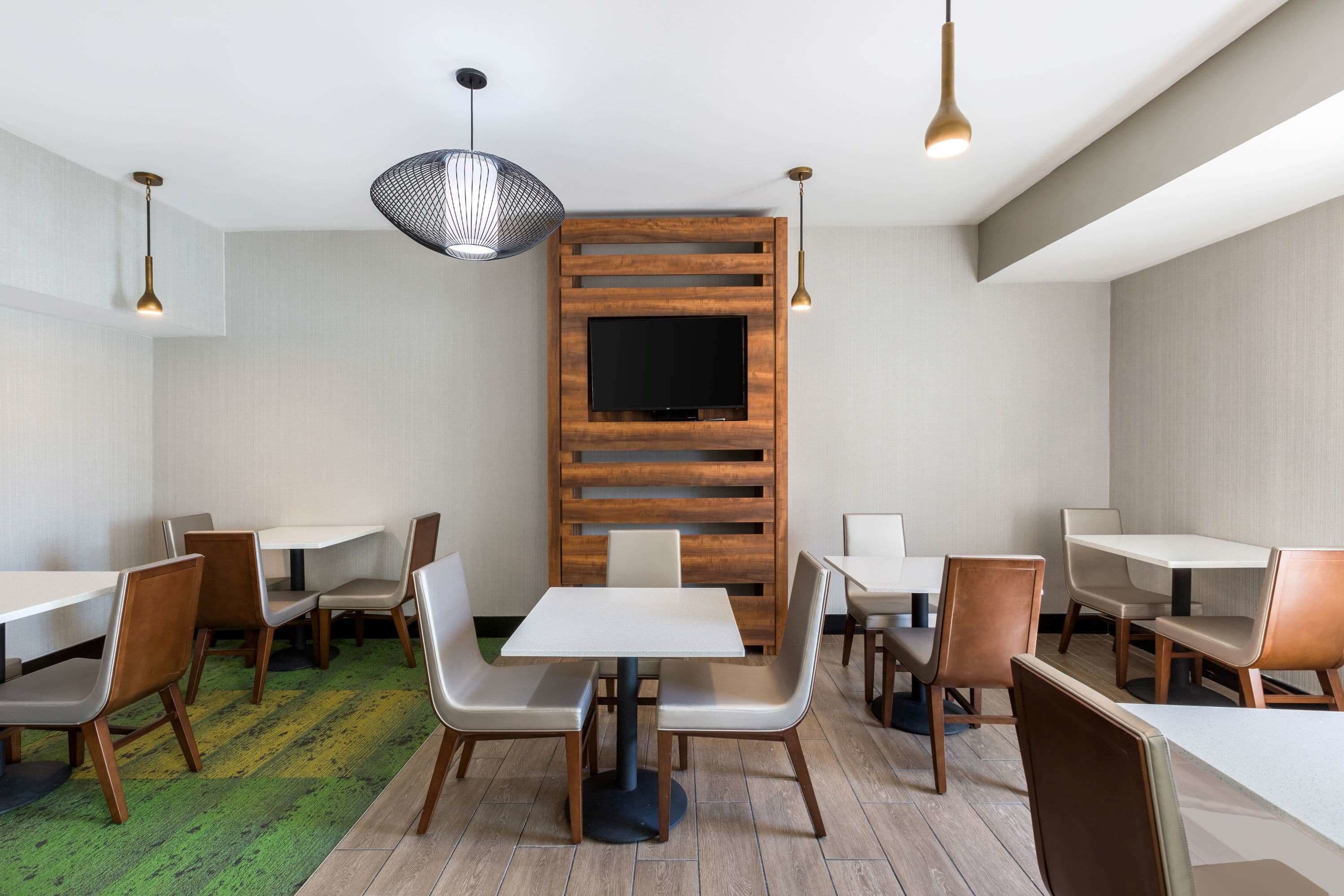 含每日自助早餐