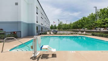 Outdoor pool, pool loungers