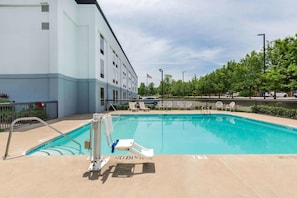 Outdoor pool, sun loungers