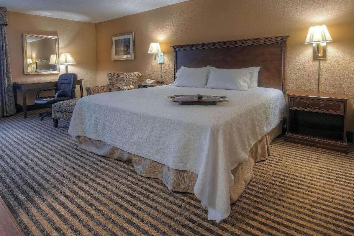 In-room safe, iron/ironing board, free cribs/infant beds