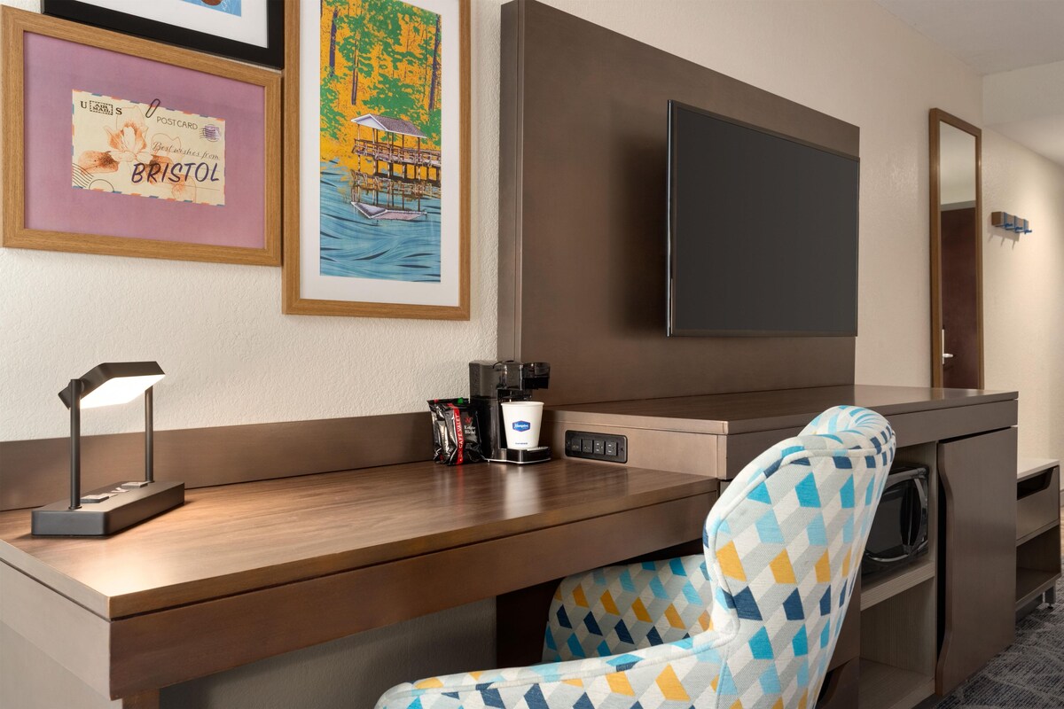 Room, 2 Queen Beds, Non Smoking | In-room safe, iron/ironing board, cribs (free), rollaway beds (free)