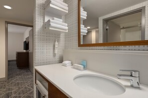 Bathroom - Hampton Inn Bristol (Bristol)