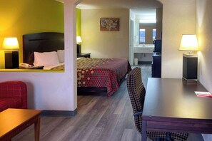 Suite, 1 cama de matrimonio grande con sofá cama, no fumadores | Ropa de cama de alta calidad, edredones de plumas, escritorio