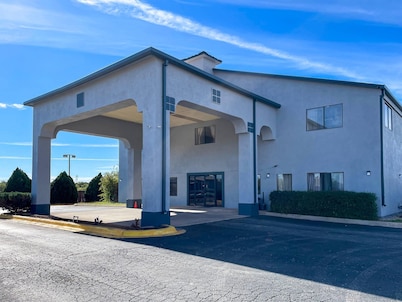 Econo Lodge Inn & Suites Sweetwater I-20