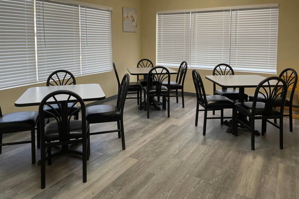 Free continental breakfast on weekdays