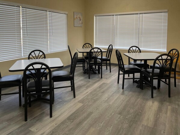 Ilmainen paikallinen aamiainen arkipäivisin