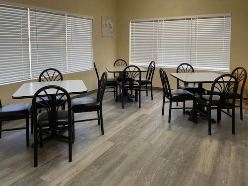 Econo Lodge Inn & Suites Sweetwater I-20