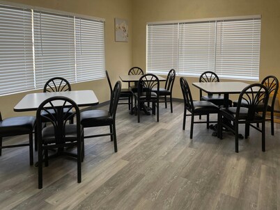 Econo Lodge Inn & Suites Sweetwater I-20