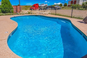Outdoor pool - Econo Lodge Inn & Suites Sweetwater I-20 (Sweetwater)