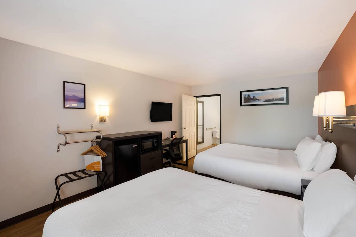 WiFi (free), bed sheets