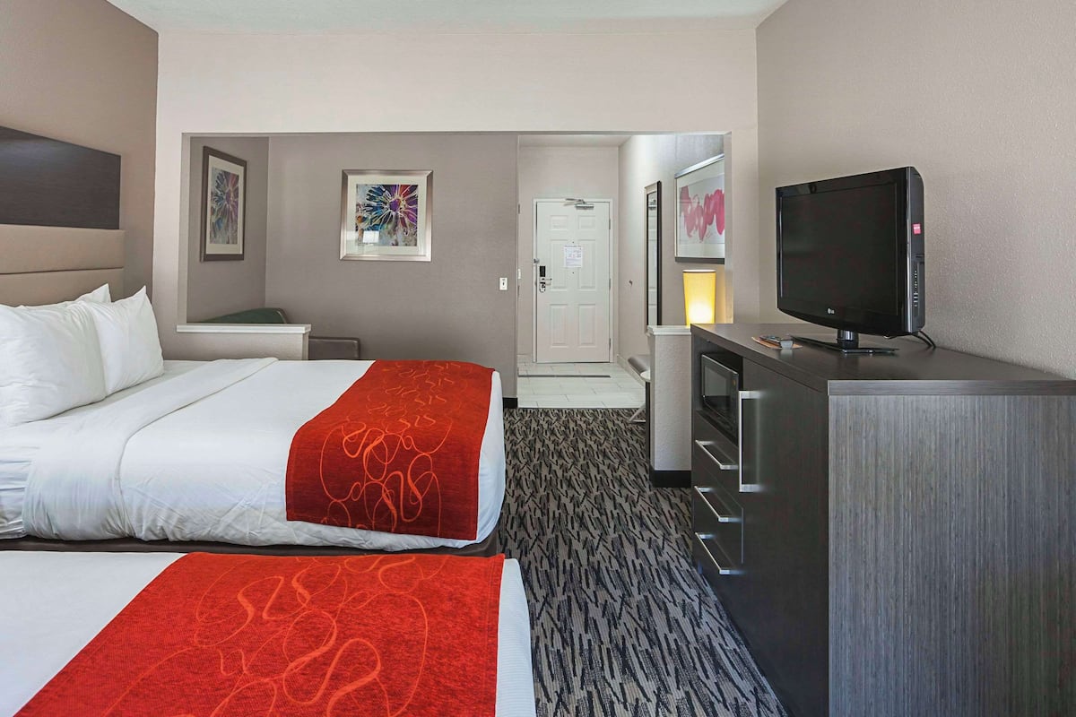Suite, Mehrere Betten, barrierefrei, Nichtraucher | Hochwertige Bettwaren, Select-Comfort-Betten, Schreibtisch