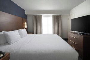 Suite, 1 Bedroom | Desk, soundproofing, iron/ironing board, free WiFi