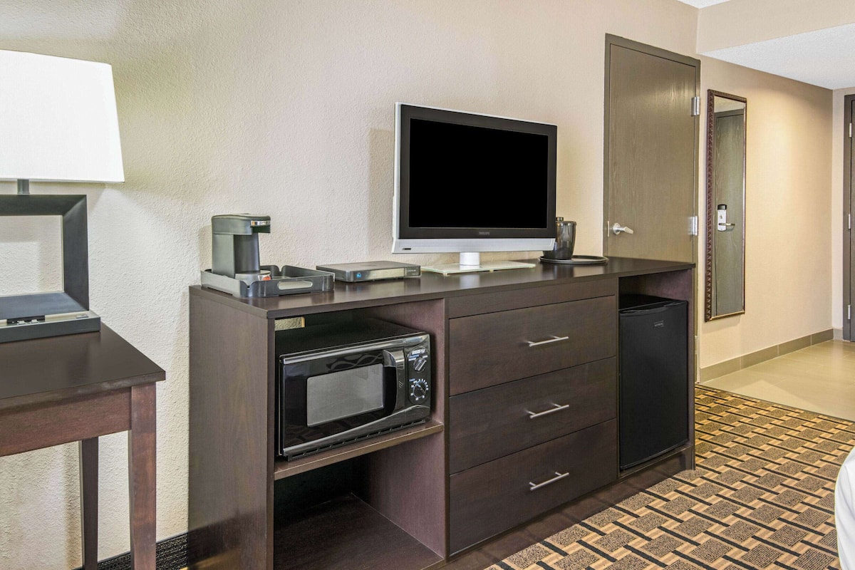 premium bedding, pillow-top beds, desk, laptop workspace