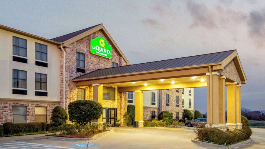 La Quinta Inn & Suites by Wyndham Denison - N. Lake Texoma