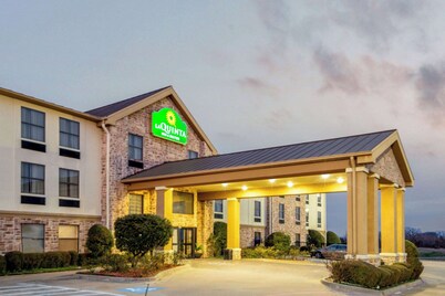 La Quinta Inn & Suites by Wyndham Denison - N. Lake Texoma