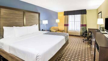 Roupas de cama premium, camas com colchões pillow-top, escrivaninha