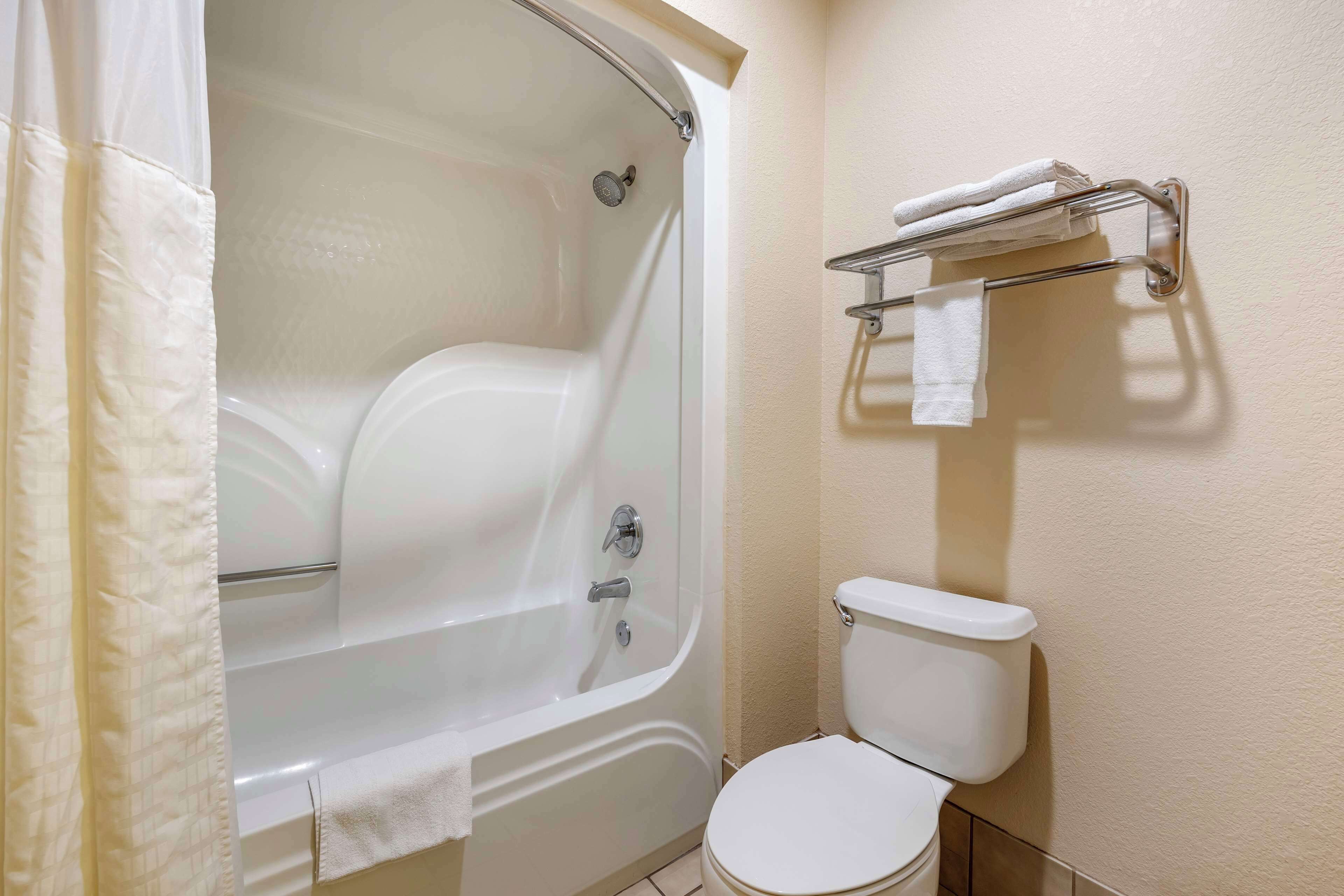 combined shower/bathtub, free toiletries, hair dryer, towels